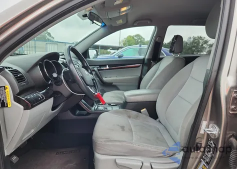 2011 Kia Sorento Base from USA, damaged, VIN 5XYKT3A16BG017679